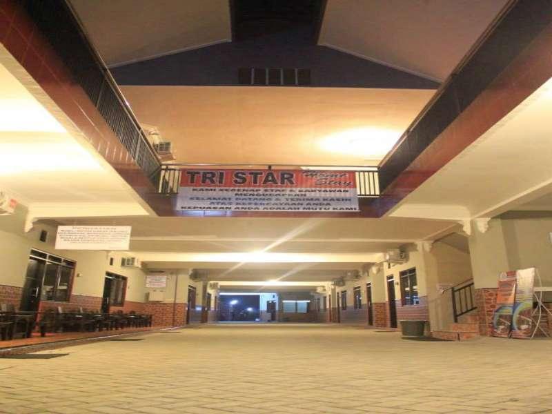Tri Star Homestay Мадиун Экстерьер фото